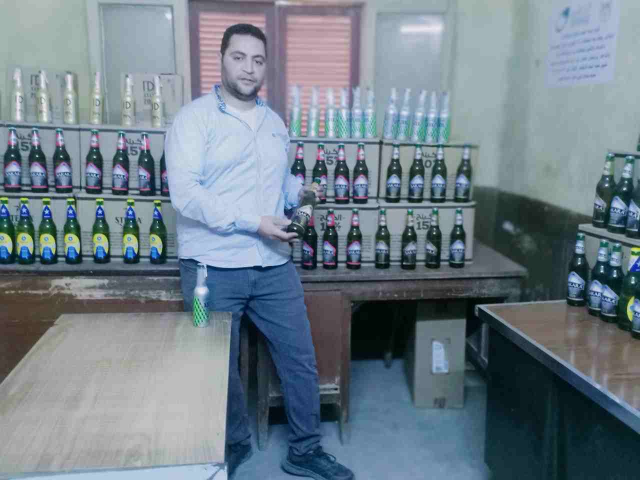 ضبط مخزن خمور وثلاجة لحوم فاسدة بالقوصية وديروط